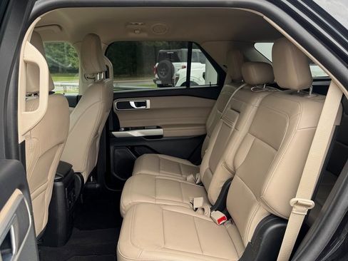 Used 2024 Ford Explorer XLT w/ Equipment Group 202A image 10