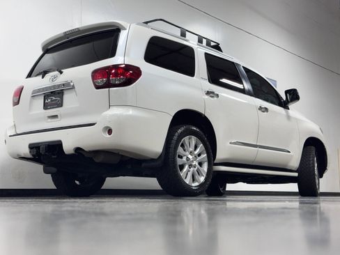 Used 2018 Toyota Sequoia Platinum AWD/4WD image 4