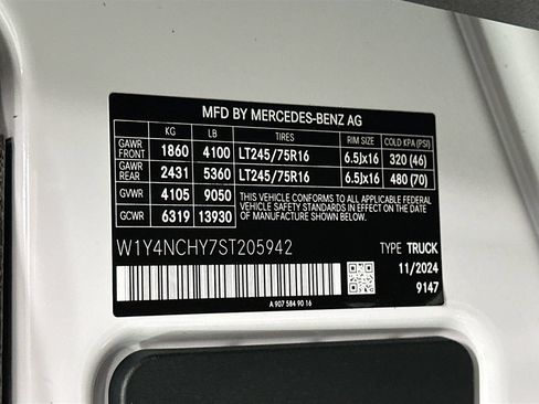 Used 2025 Mercedes-Benz Sprinter 2500 image 30