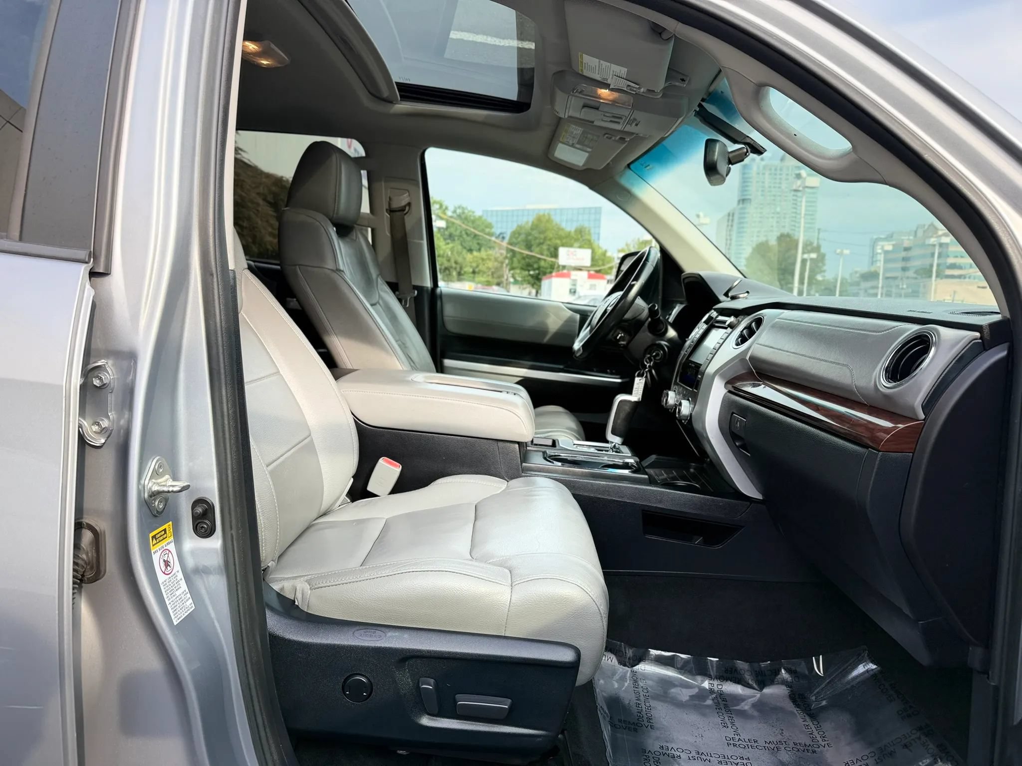 Used 2017 Toyota Tundra Limited w/ Limited Premium Package AWD/4WD image 33