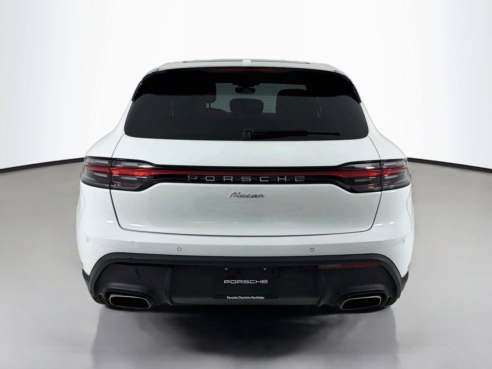 Certified 2023 Porsche Macan AWD/4WD image 27