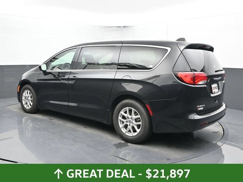 Used 2023 Chrysler Voyager LX FWD image 11
