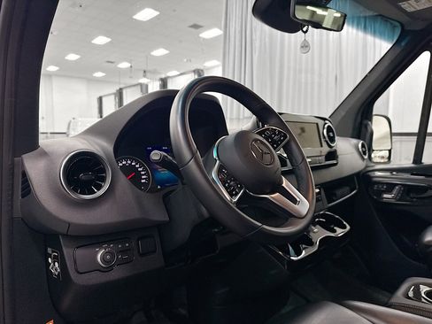 Used 2024 Mercedes-Benz Sprinter 2500 image 10