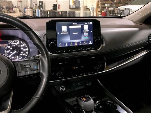 Used 2023 Nissan Rogue SL w/ SL Premium Package image 6