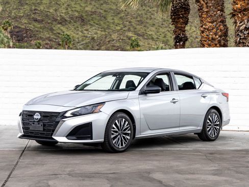 Used 2024 Nissan Altima 2.5 SV image 5