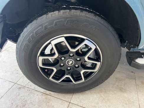 Used 2023 Ford Bronco Outer Banks image 9