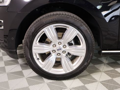 Used 2024 Ford Expedition Platinum AWD/4WD image 19