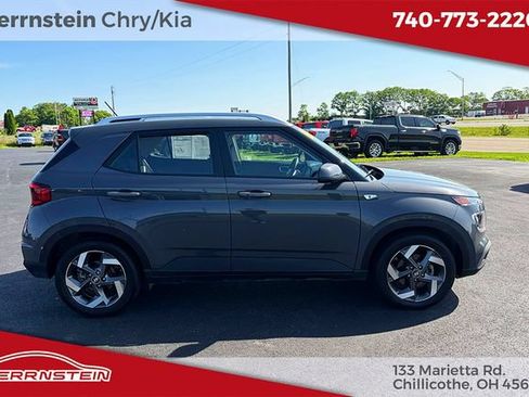 Used 2024 Hyundai Venue SEL FWD image 24