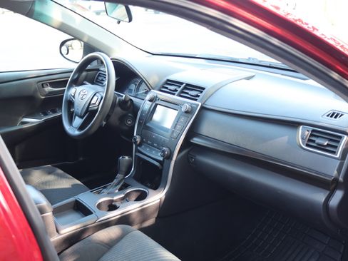 Used 2015 Toyota Camry LE FWD image 34