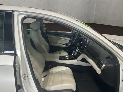 Used 2018 Honda Accord Touring image 18