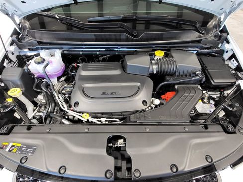 New 2026 Chrysler Pacifica Select image 9