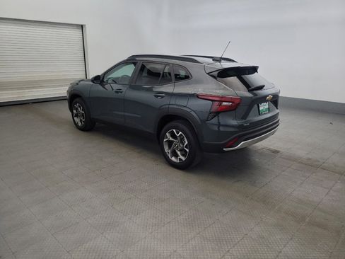 Used 2025 Chevrolet Trax LT FWD image 3