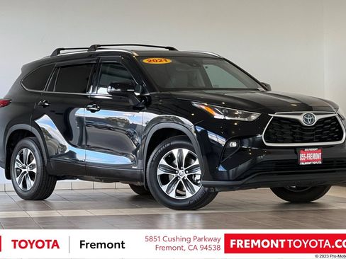 Used 2021 Toyota Highlander XLE AWD/4WD image 1