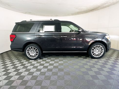 Used 2024 Ford Expedition Limited image 2