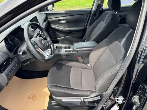 Used 2025 Nissan Sentra SV FWD image 11