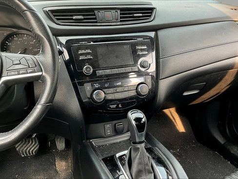 Used 2017 Nissan Rogue SV AWD/4WD image 9