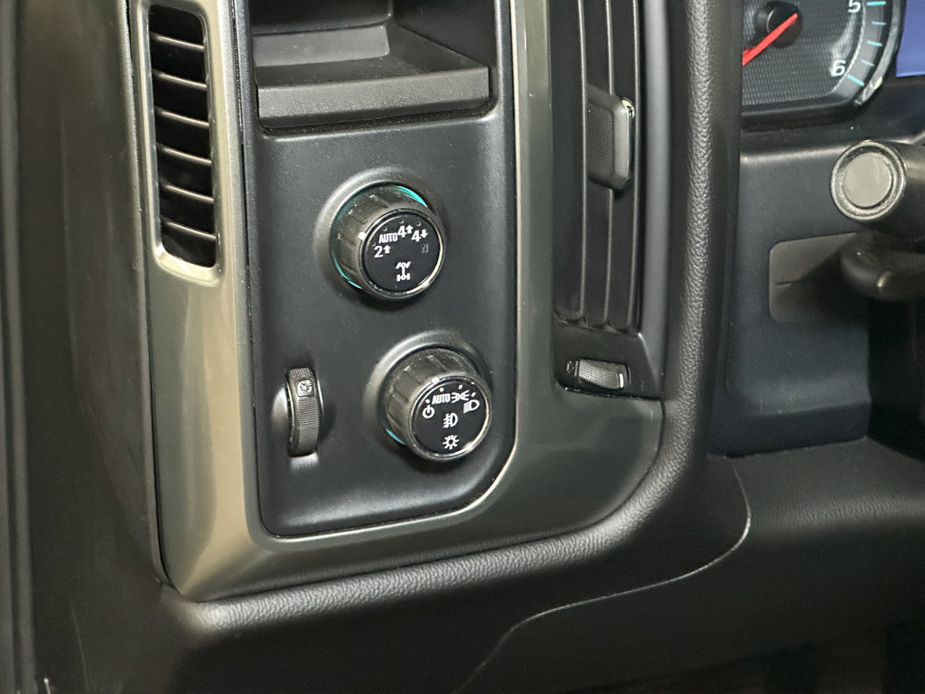 Used 2018 Chevrolet Silverado 1500 LT w/ LPO, Black Pack AWD/4WD image 21