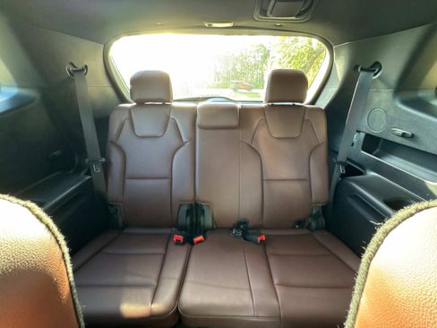 Used 2023 Kia Telluride EX w/ EX Captain's Chair Package image 15
