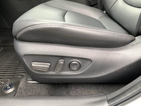 Used 2025 Toyota RAV4 XLE Premium image 35