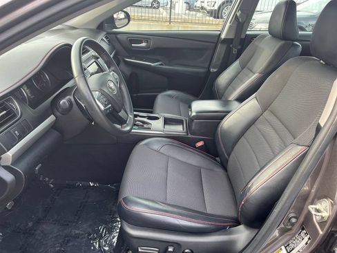 Used 2017 Toyota Camry SE FWD image 9