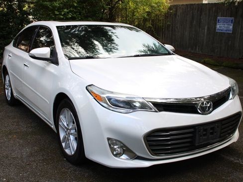 Used 2015 Toyota Avalon XLE Premium FWD image 2