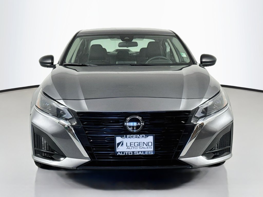 Used 2024 Nissan Altima 2.5 SV FWD image 3