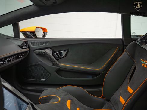 Used 2020 Lamborghini Huracan EVO image 37