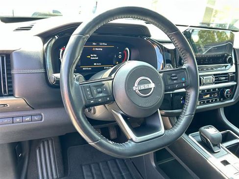 Used 2023 Nissan Pathfinder Platinum image 11