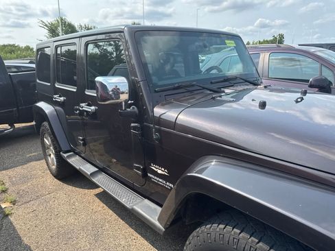 Used 2013 Jeep Wrangler Unlimited Sahara w/ Connectivity Group AWD/4WD image 8