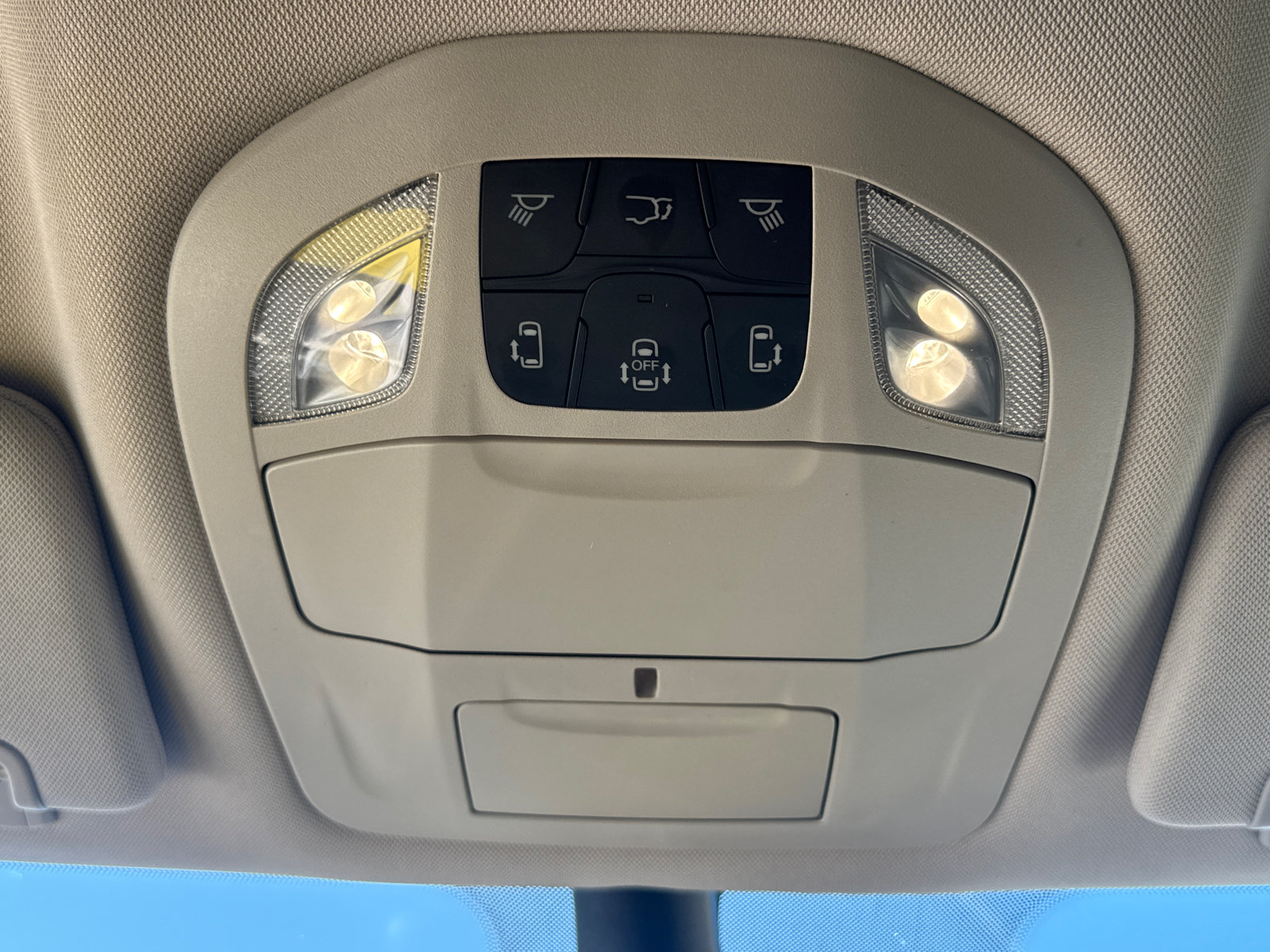 Used 2023 Chrysler Pacifica Touring-L FWD image 10