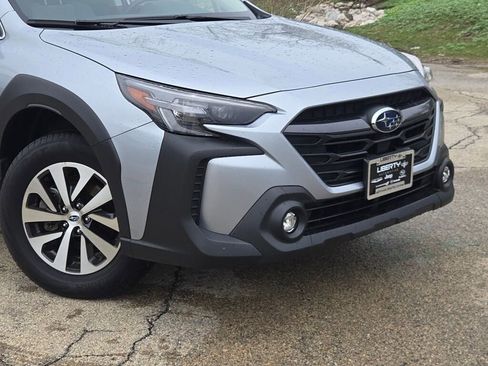 Certified 2025 Subaru Outback Premium AWD/4WD image 2