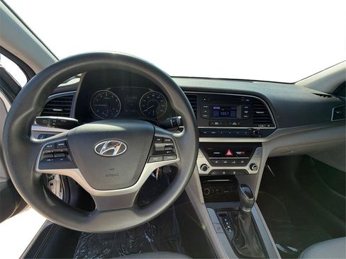 Used 2017 Hyundai Elantra SE image 30