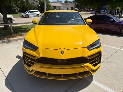 Used 2021 Lamborghini Urus AWD/4WD image 2