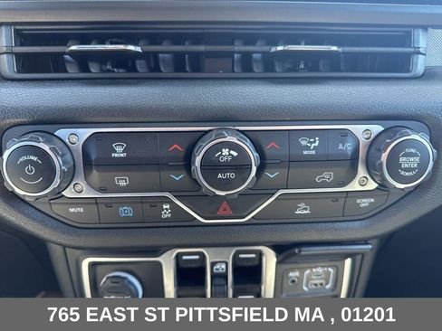 Used 2024 Jeep Wrangler Unlimited AWD/4WD image 20