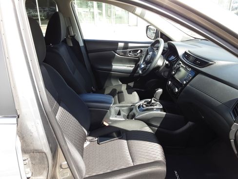 Used 2018 Nissan Rogue SV image 17