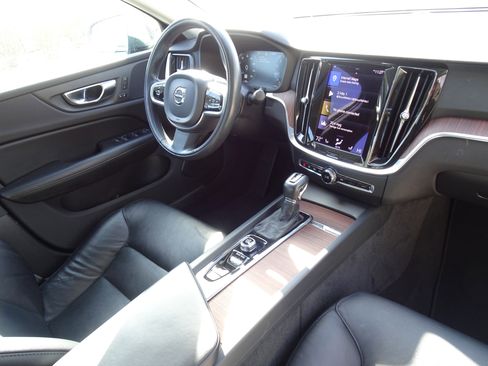 Used 2021 Volvo S60 T6 Momentum w/ Climate Package image 22