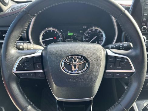 Used 2022 Toyota Highlander XSE image 32