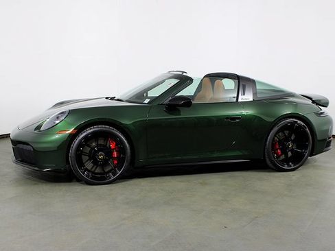 Certified 2026 Porsche 911 Targa 4 GTS AWD/4WD image 2