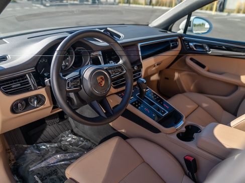 Certified 2026 Porsche Macan AWD/4WD image 4