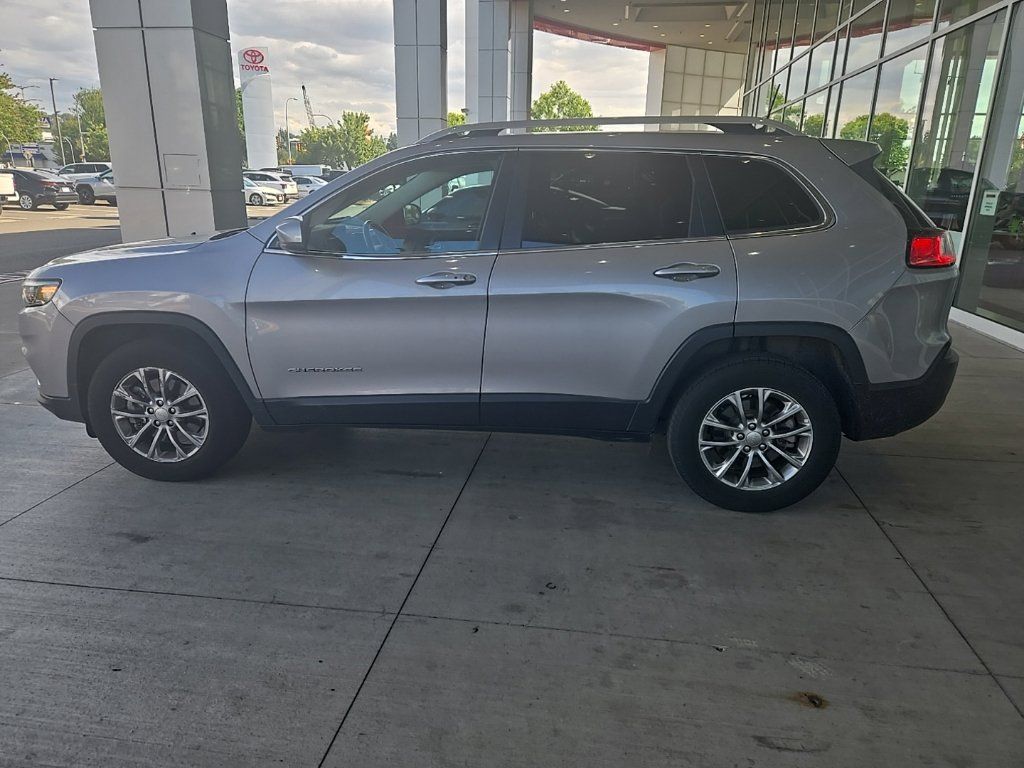 Used 2019 Jeep Cherokee Latitude Plus w/ Cold Weather Group AWD/4WD image 1
