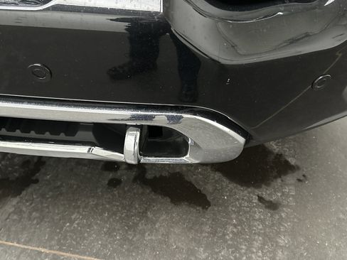 Used 2022 GMC Sierra 3500 Denali w/ Denali Black Diamond Edition image 3