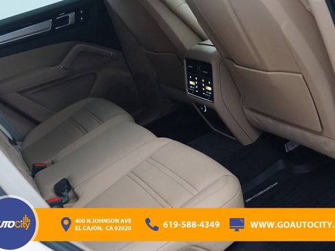 Used 2022 Porsche Cayenne Platinum Edition image 13
