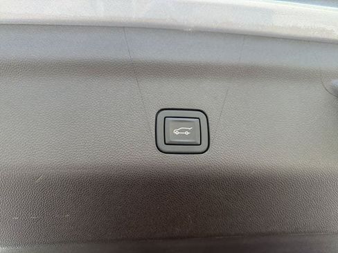 Used 2023 GMC Yukon Denali RWD image 22