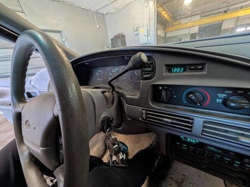 Used 1995 Ford Taurus Sedan FWD image 35