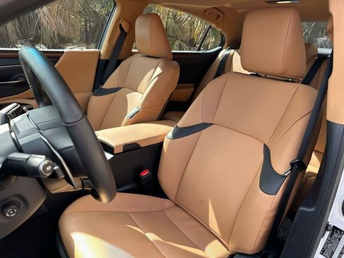 Used 2024 Lexus ES 350 w/ Premium Package image 16