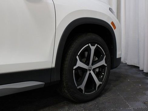 New 2026 Volkswagen Tiguan SE image 28