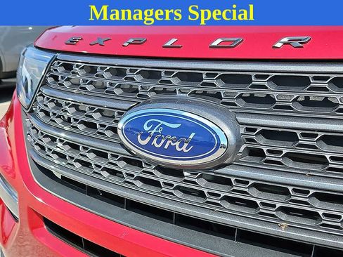 Used 2022 Ford Explorer XLT w/ Equipment Group 202A AWD/4WD image 32