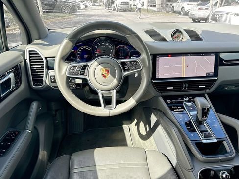 Used 2019 Porsche Cayenne Base image 25