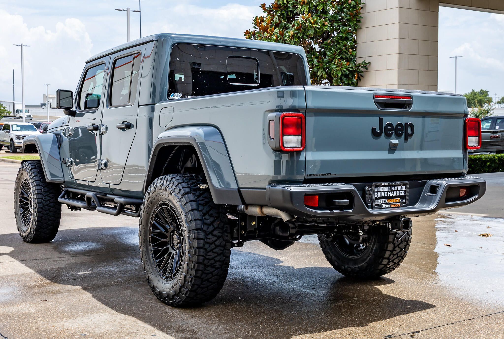Used 2025 Jeep Gladiator Sport AWD/4WD image 7