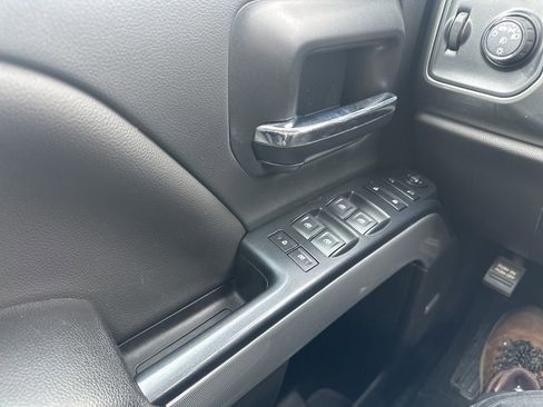 Used 2018 Chevrolet Silverado 1500 LT w/ Midnight Edition image 19